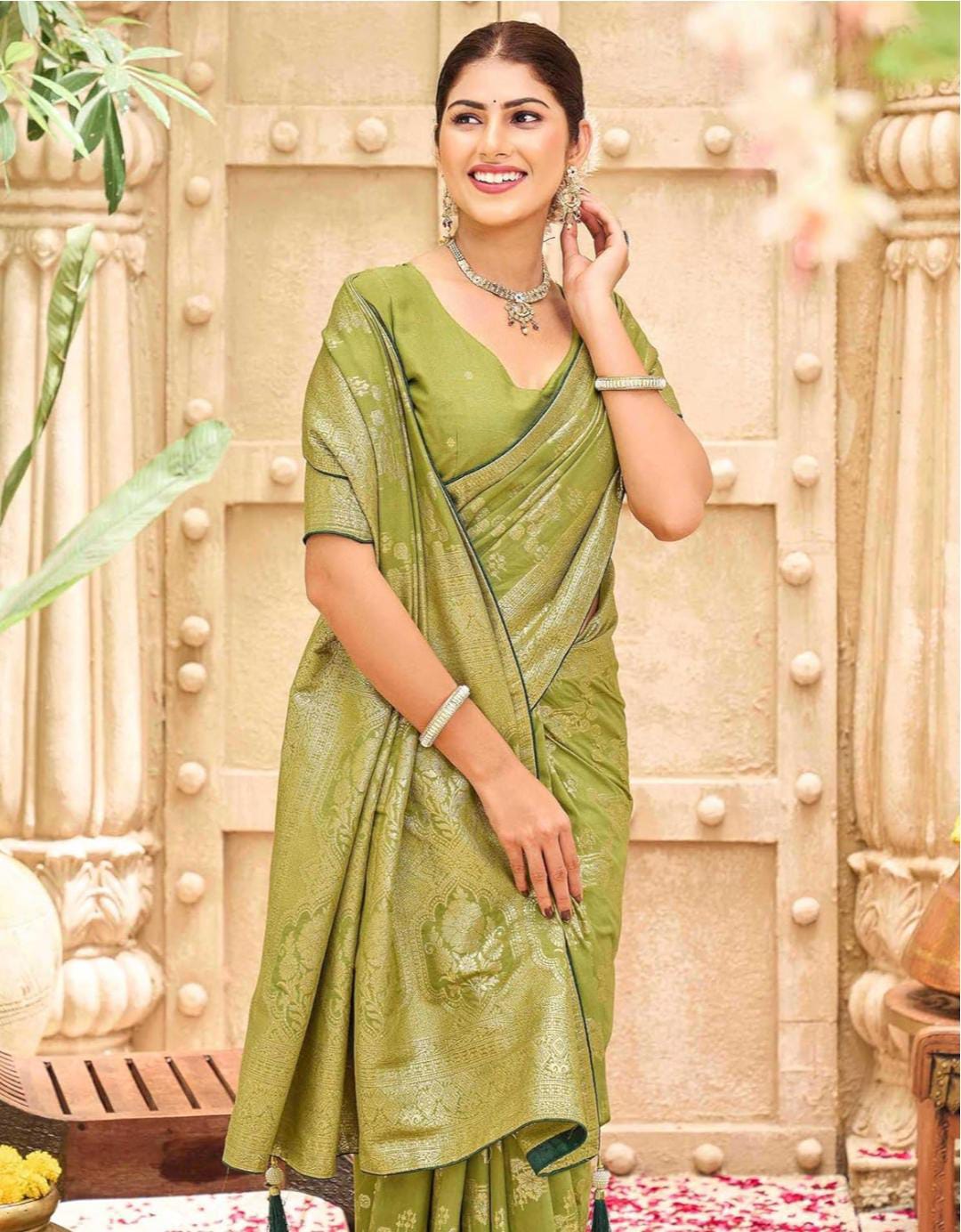Exquisite Brocade Saree Weaving Artistry Showcases Festive Grandeur