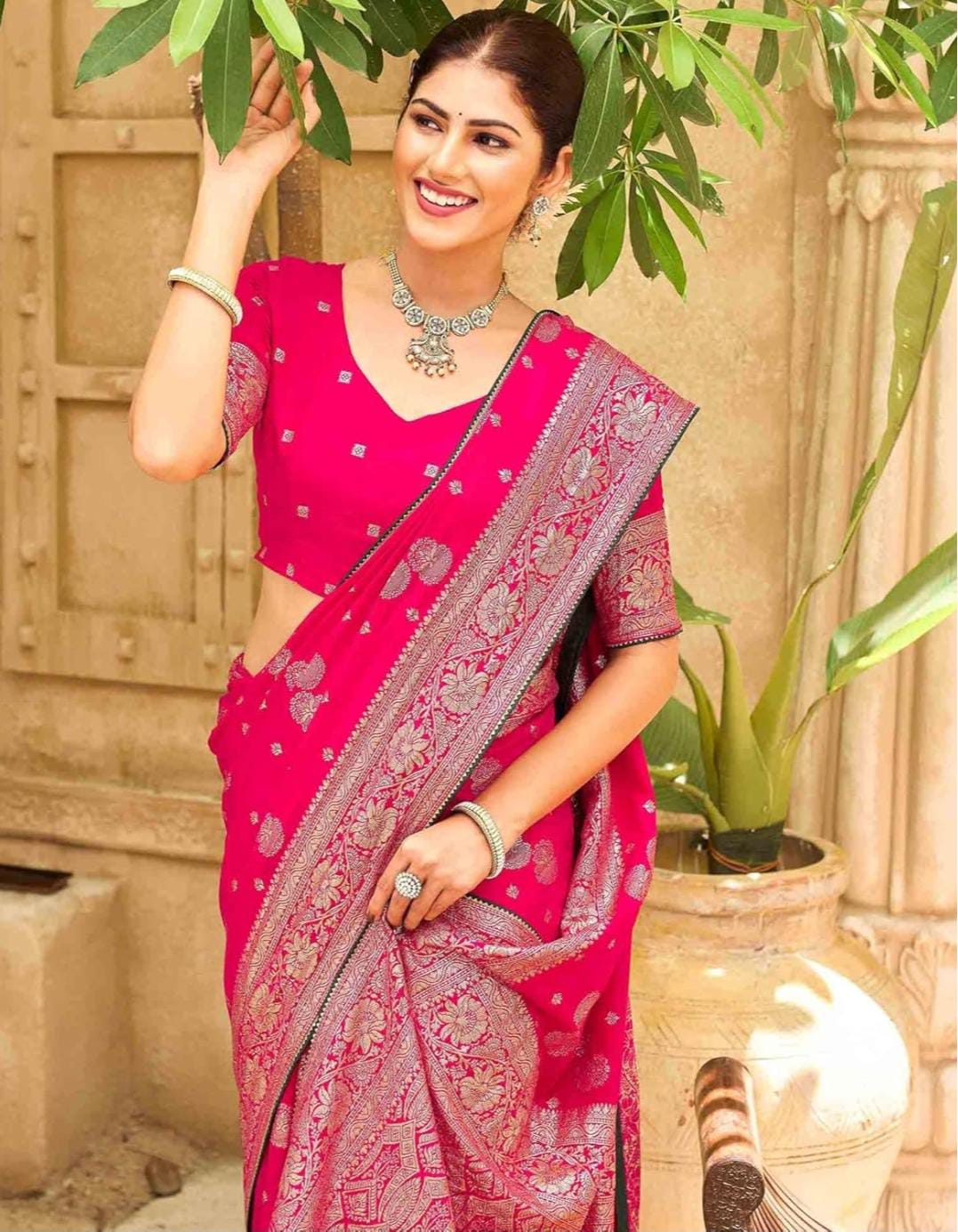 Exquisite Brocade Saree Weaving Artistry Showcases Festive Grandeur