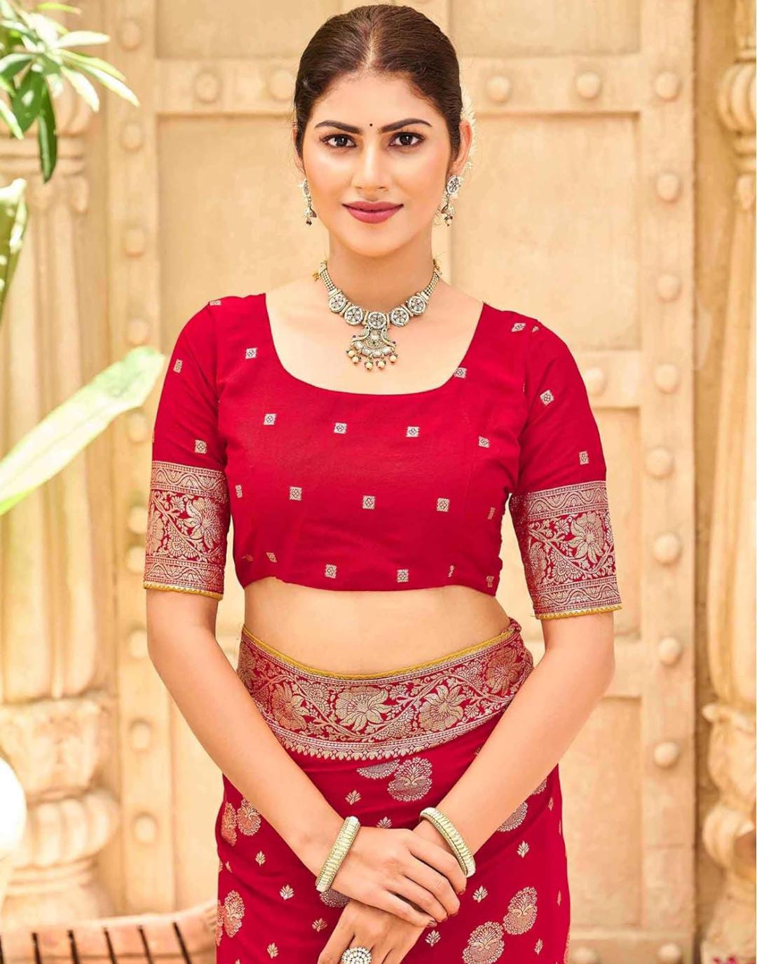 Exquisite Brocade Saree Weaving Artistry Showcases Festive Grandeur