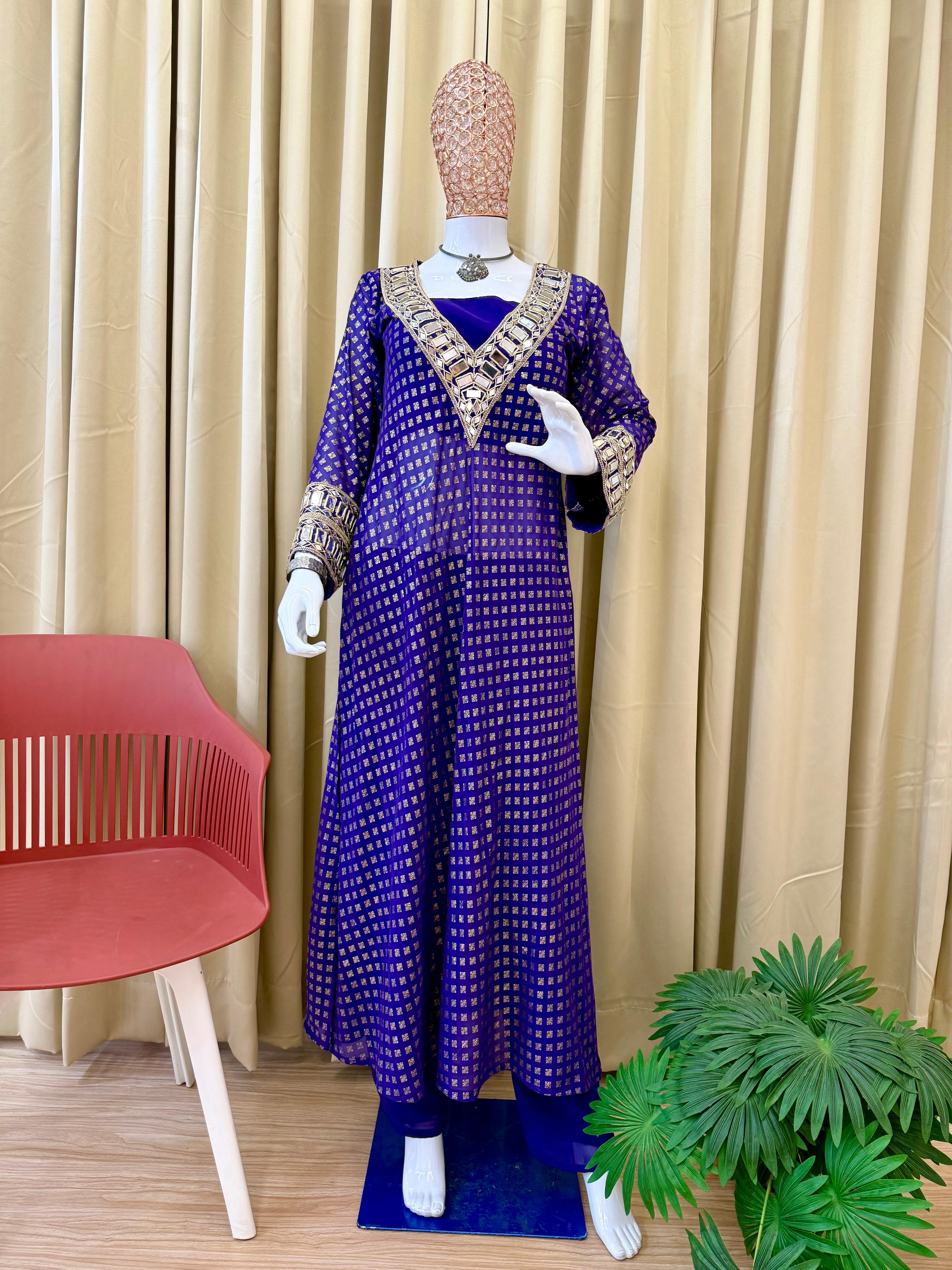 Chic Kurta Set with Intricate Detailing