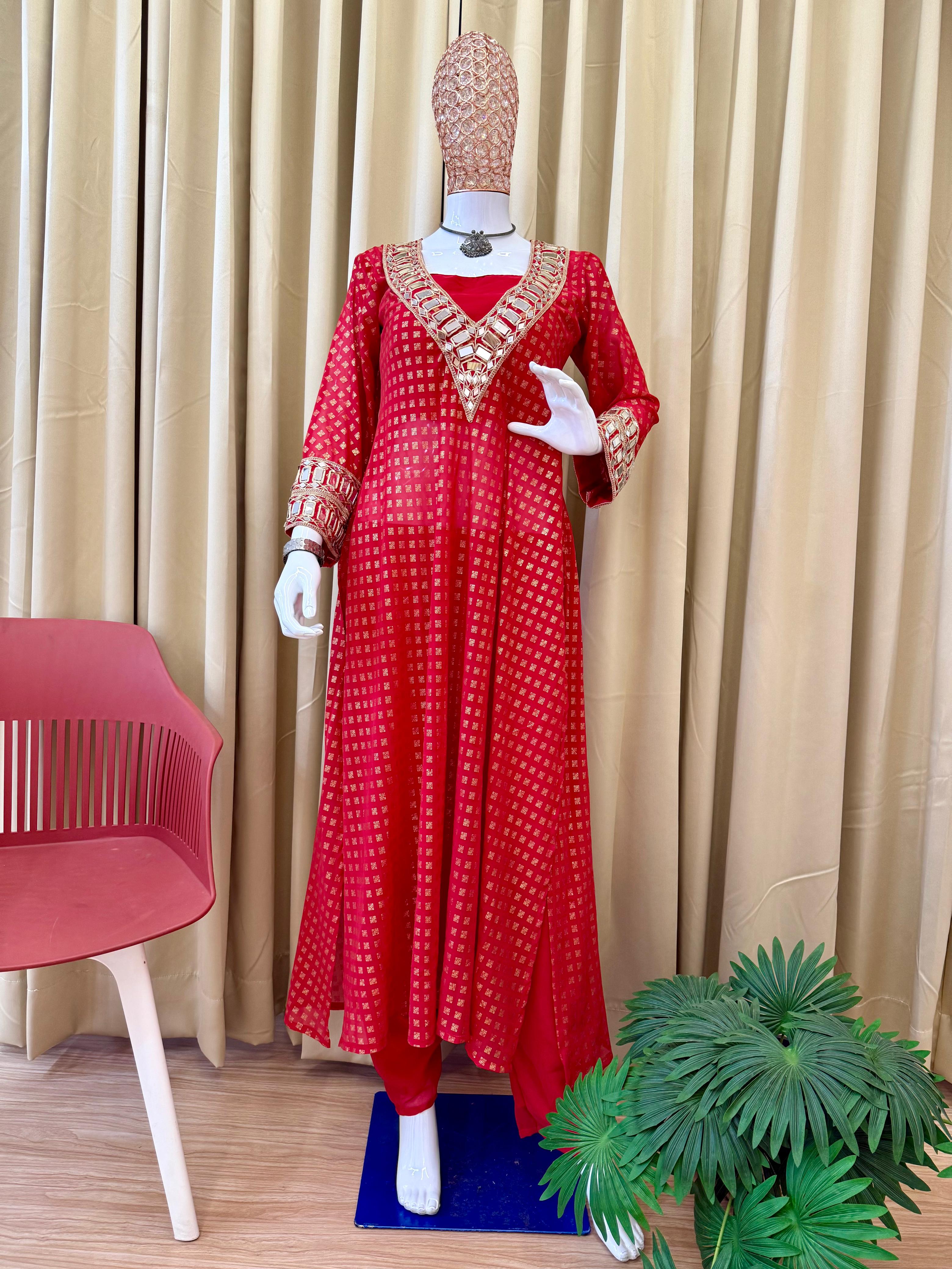 Chic Kurta Set with Intricate Detailing