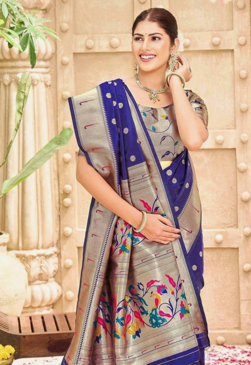 Stylish Saree with Small Dots and Detailed Border.