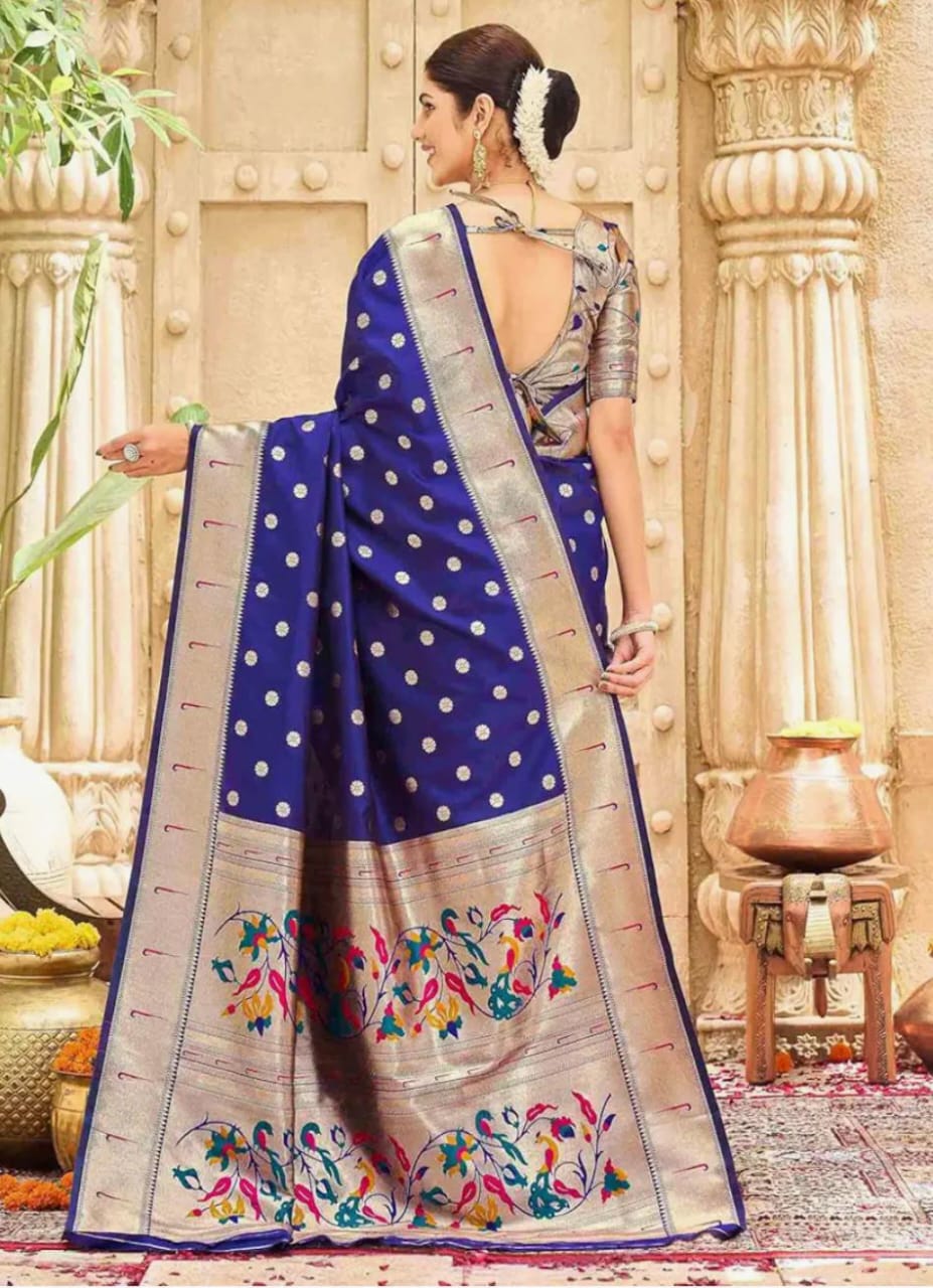 Stylish Saree with Small Dots and Detailed Border.