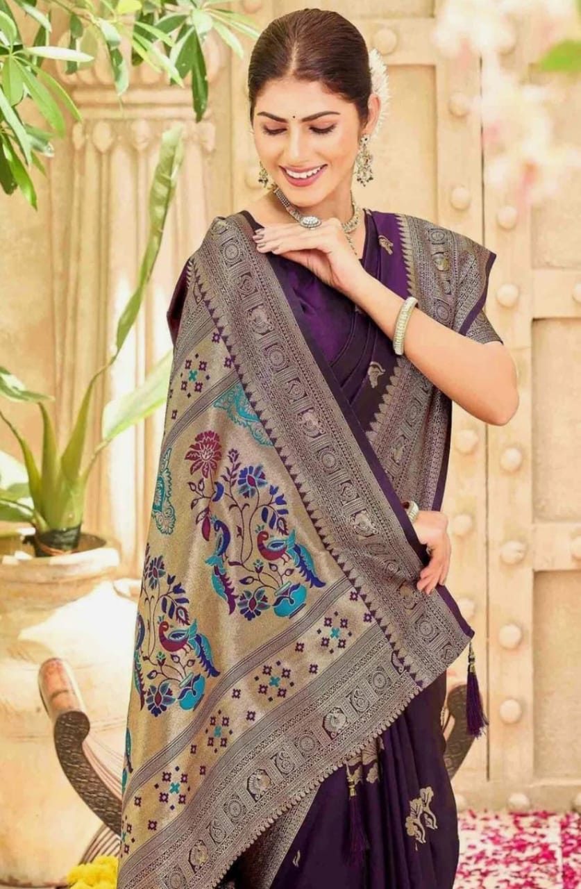 Stylish Saree with Small Dots and Detailed Border.