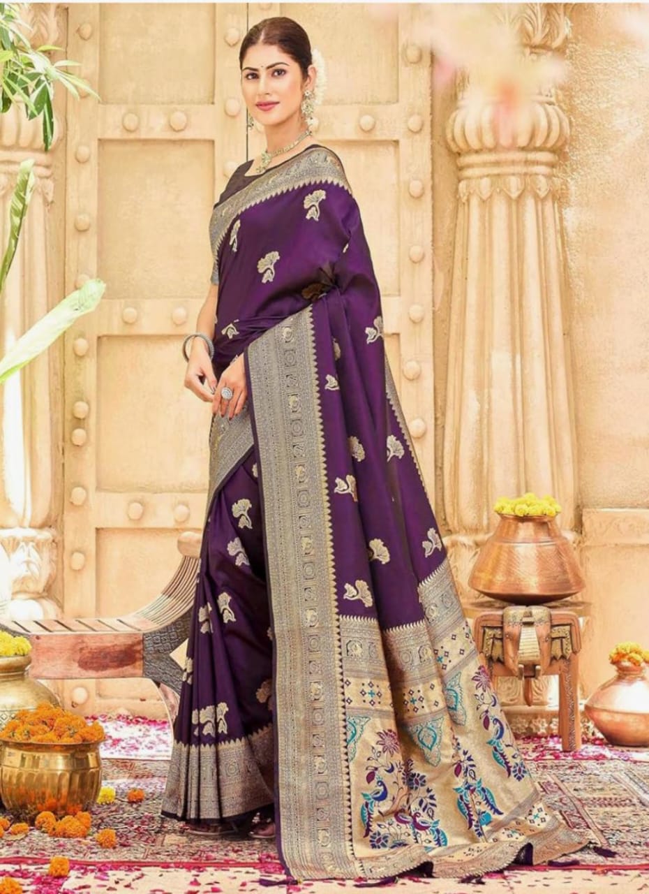 Stylish Saree with Small Dots and Detailed Border.