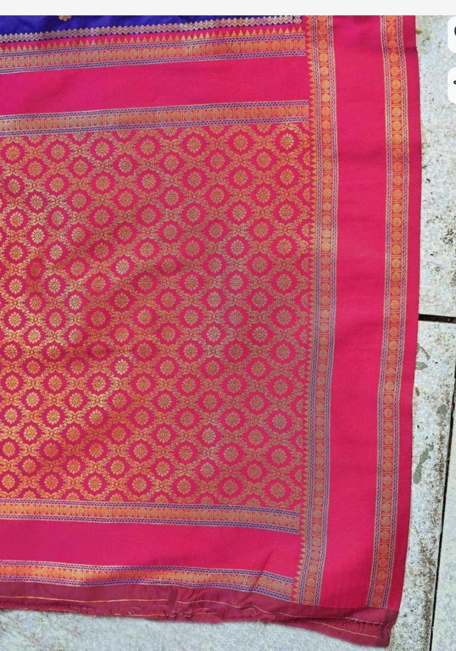 Stylish Saree with Small Dots and Detailed Border.
