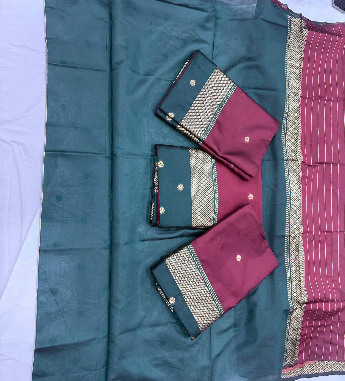 Elegant Dual-Tone Border Saree