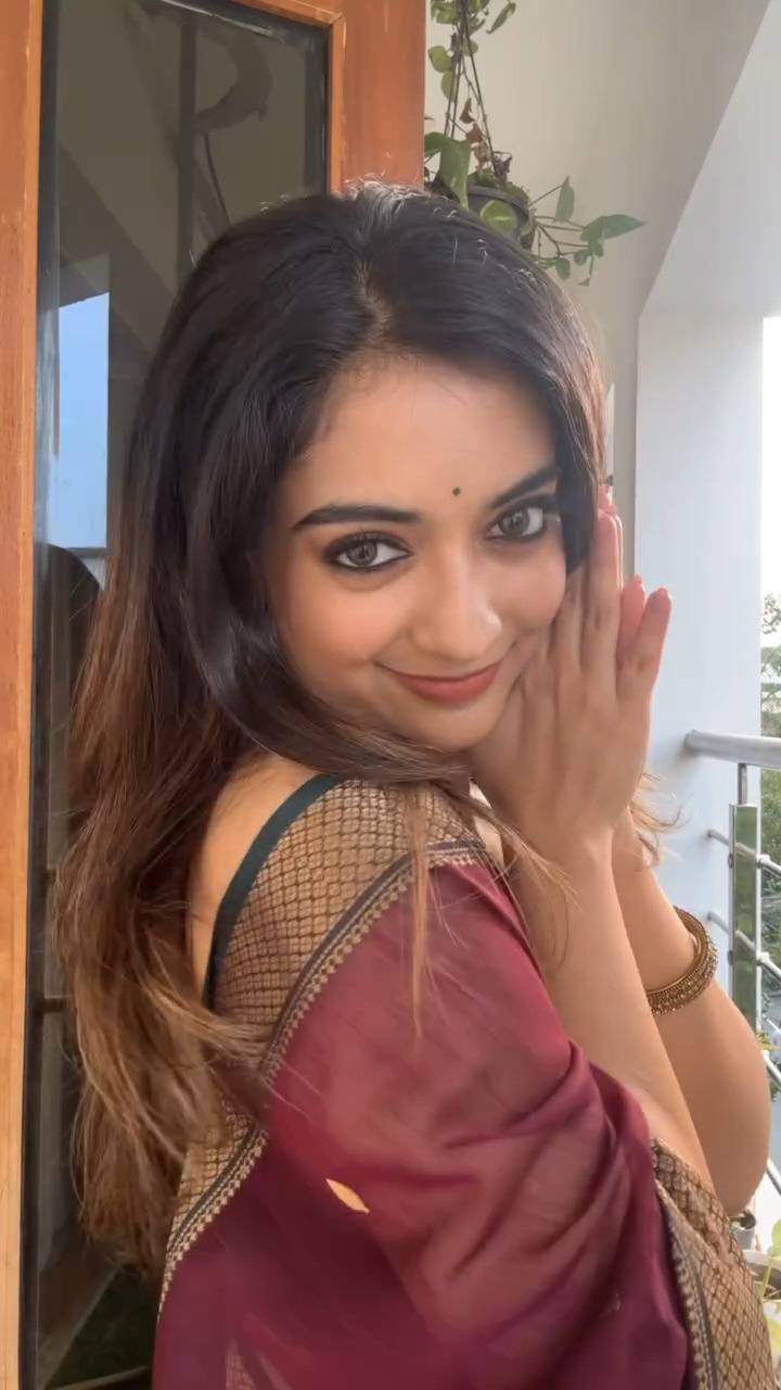 Elegant Dual-Tone Border Saree