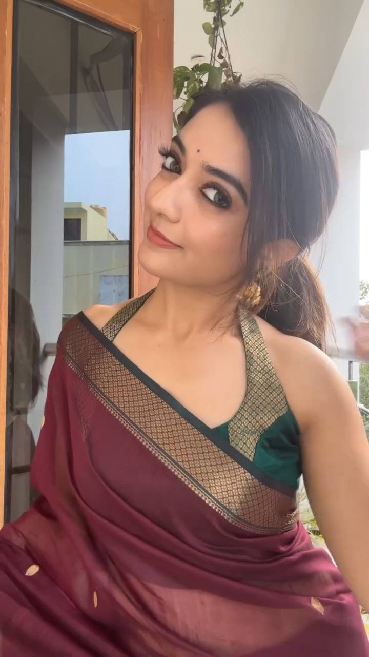 Elegant Dual-Tone Border Saree