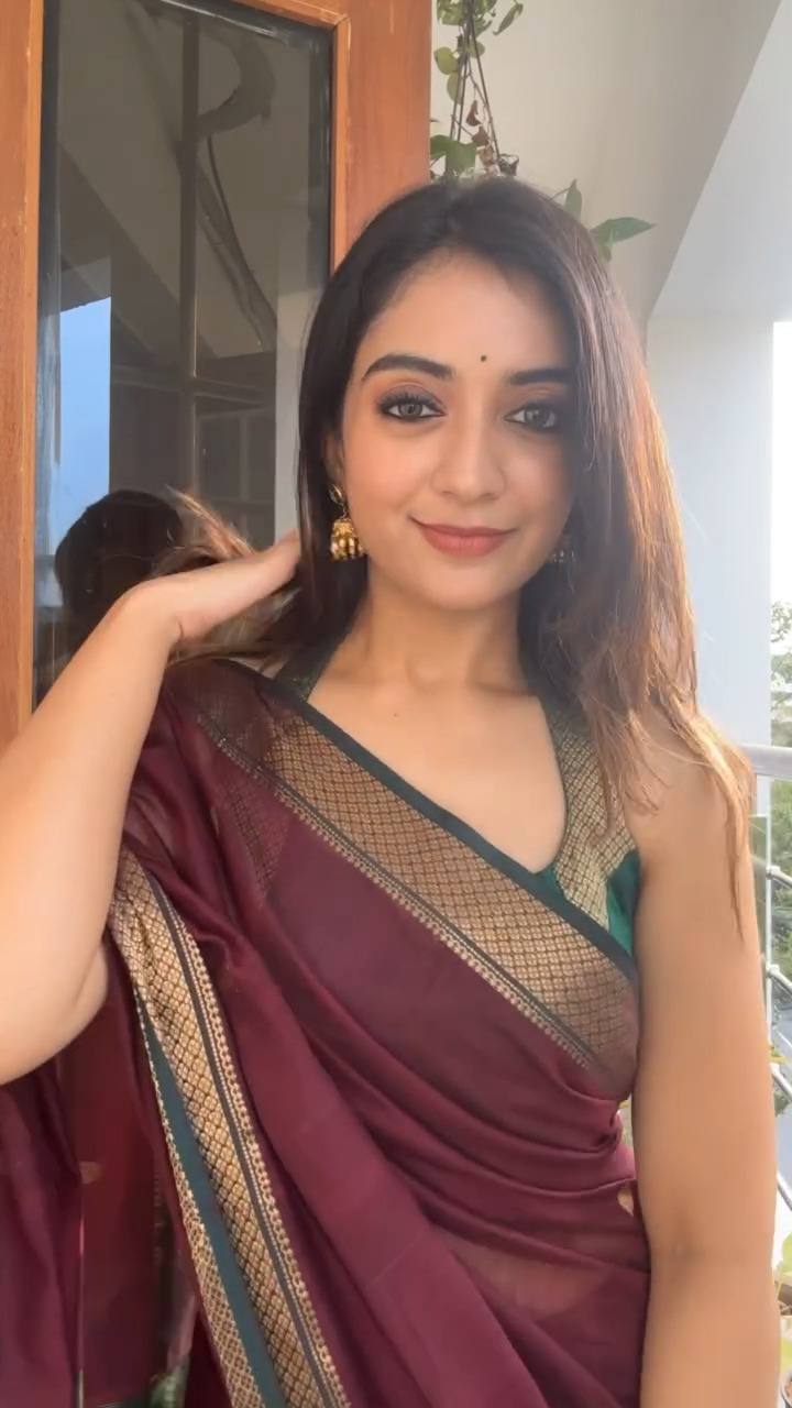 Elegant Dual-Tone Border Saree